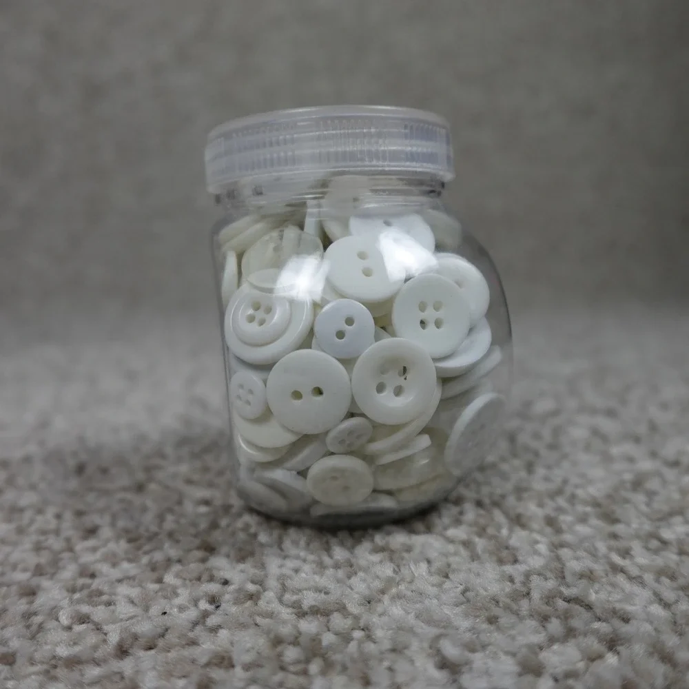 Blumenthal Lansing Le Bouton White Assorted Buttons 4oz Jar 541001003